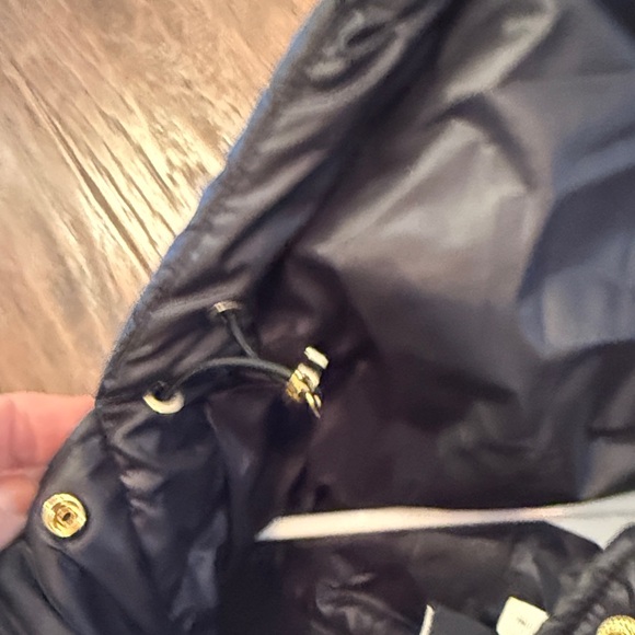 Tuckernuck Black Hooded Cape with Toggle Closure - Picture 4 of 6